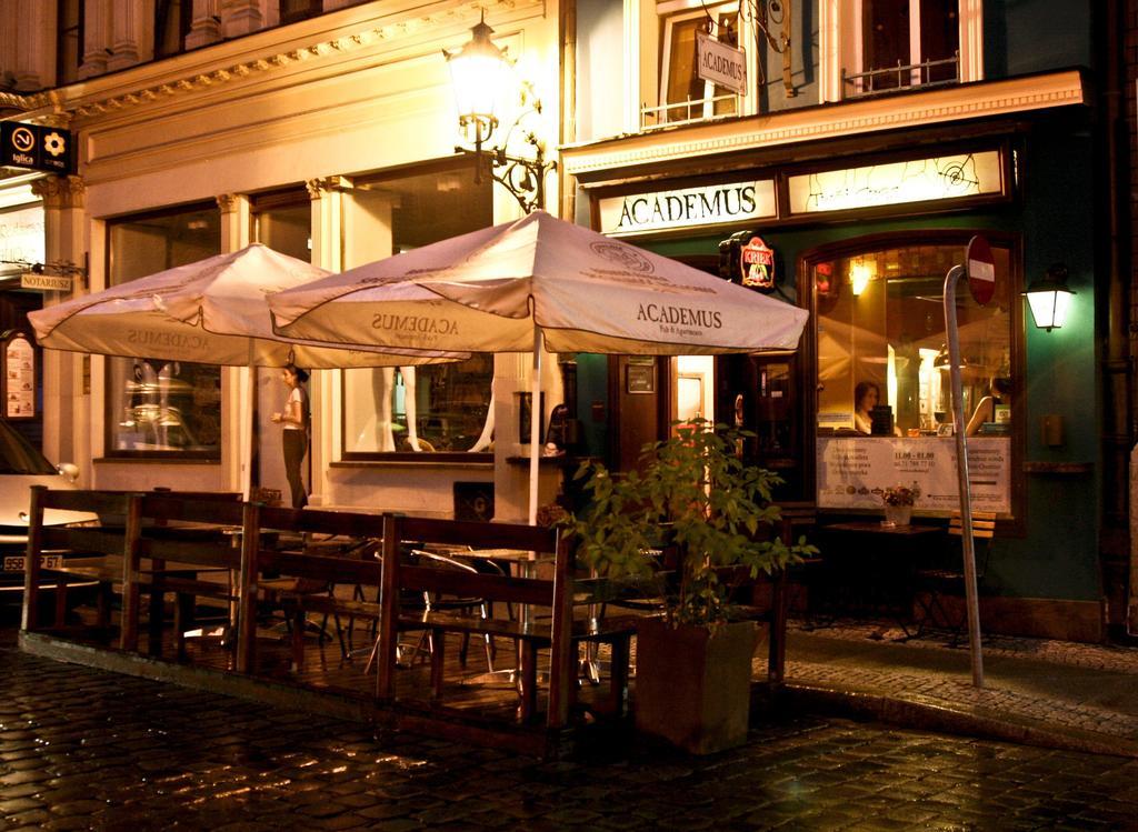 Academus Pub & Guest House Breslávia Exterior foto