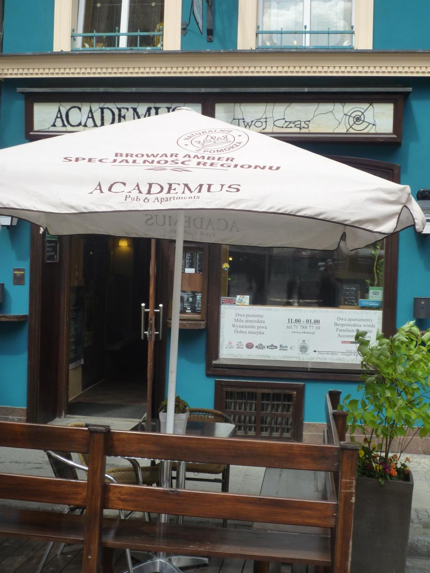 Academus Pub & Guest House Breslávia Exterior foto