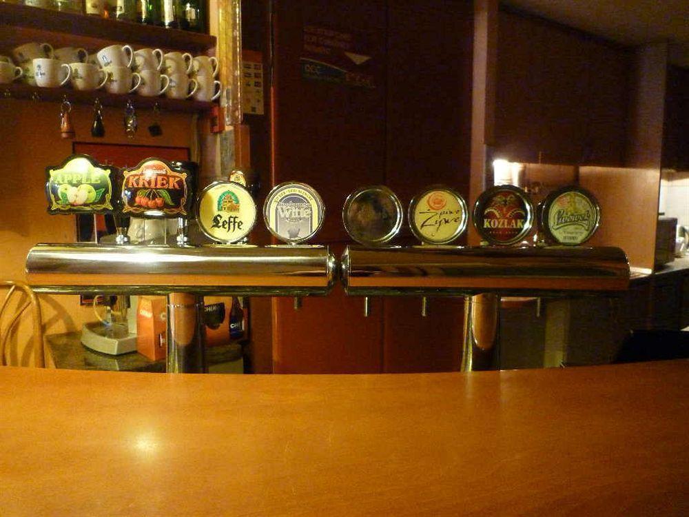 Academus Pub & Guest House Breslávia Exterior foto