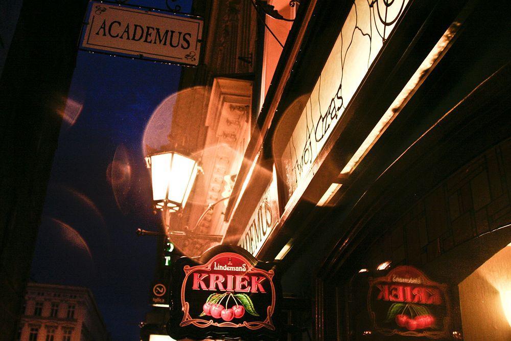 Academus Pub & Guest House Breslávia Exterior foto